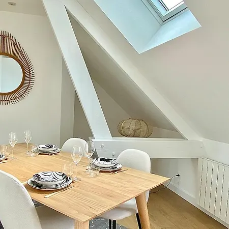 Luxury Modern Renovated And Cozy 2 Bedroom Garage-madeleine شقة