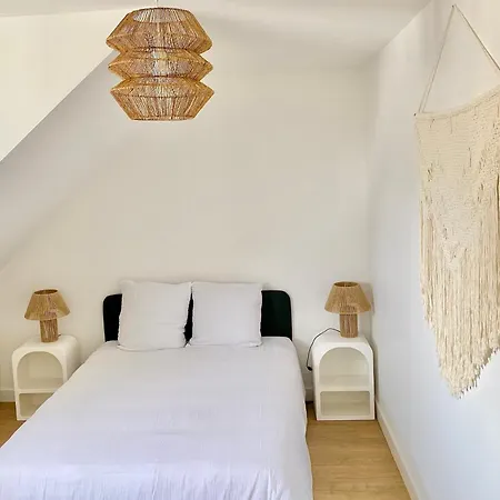 Luxury Modern Renovated And Cozy 2 Bedroom Garage-madeleine *