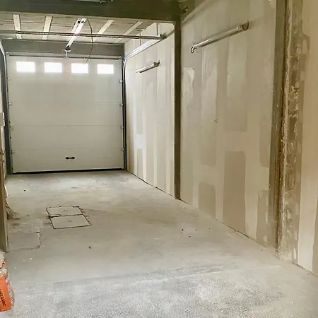 Luxury Modern Renovated And Cozy 2 Bedroom Garage-madeleine * Angers