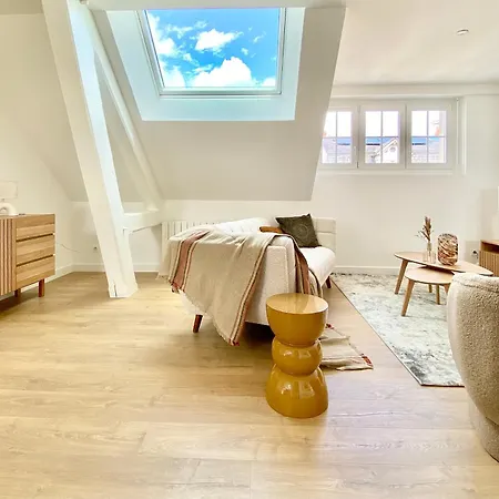 Luxury Modern Renovated And Cozy 2 Bedroom Garage-madeleine