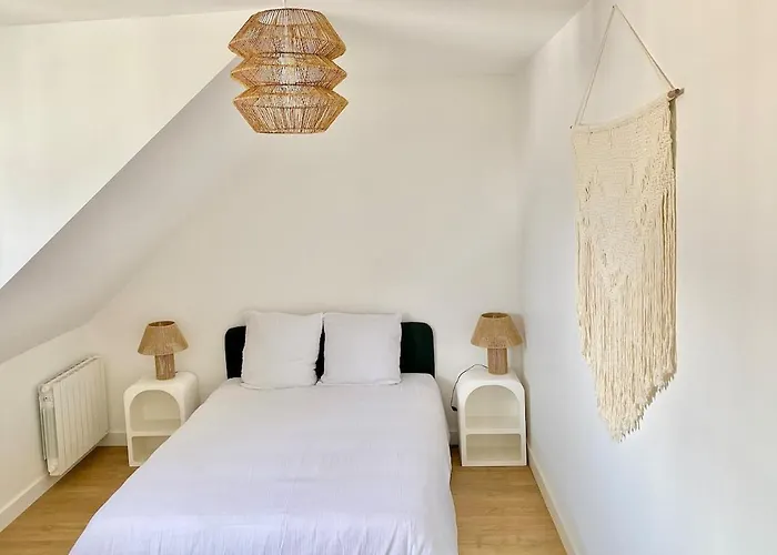 Luxury Modern Renovated And Cozy 2 Bedroom Garage-madeleine * Angers