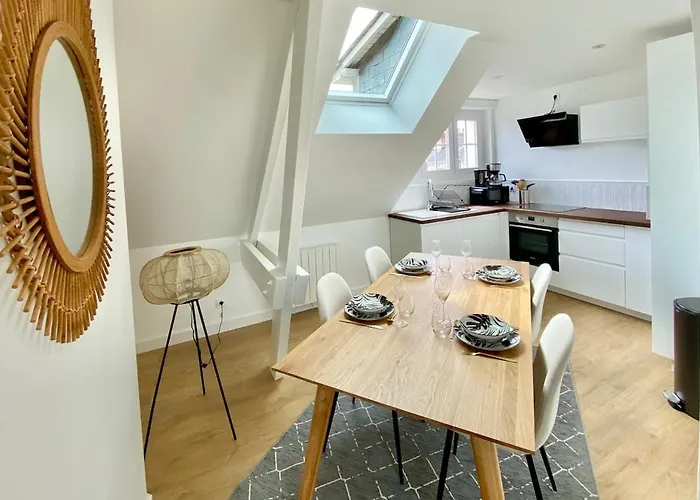 Apartament Luxury Modern Renovated And Cozy 2 Bedroom Garage-madeleine