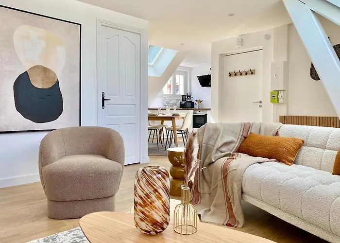 Luxury Modern Renovated And Cozy 2 Bedroom Garage-madeleine * Angers