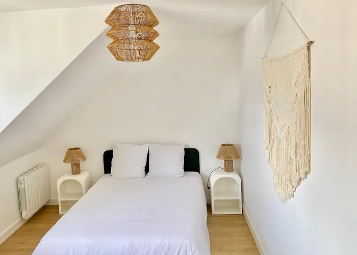 Luxury Modern Renovated And Cozy 2 Bedroom Garage-madeleine *